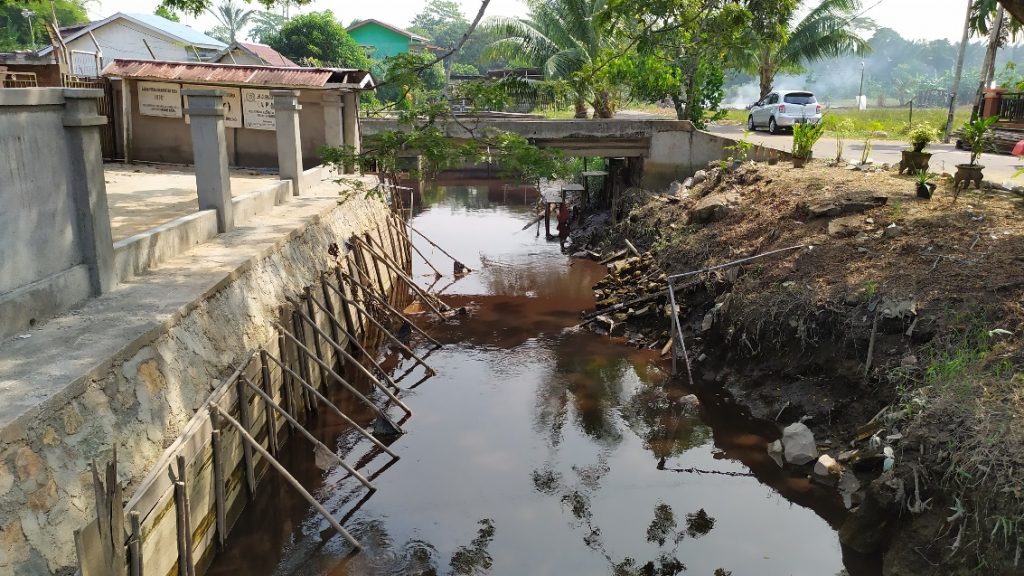 Sosialisasi Metode Pengolahan Air Gambut dalam Upaya Pemenuhan Air Bersih di Desa Limbung Kubu Raya 3