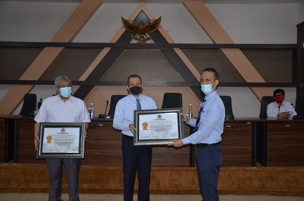 UNTAN Terima Tiga Penghargaan dari DJKN Kalimantan Barat
