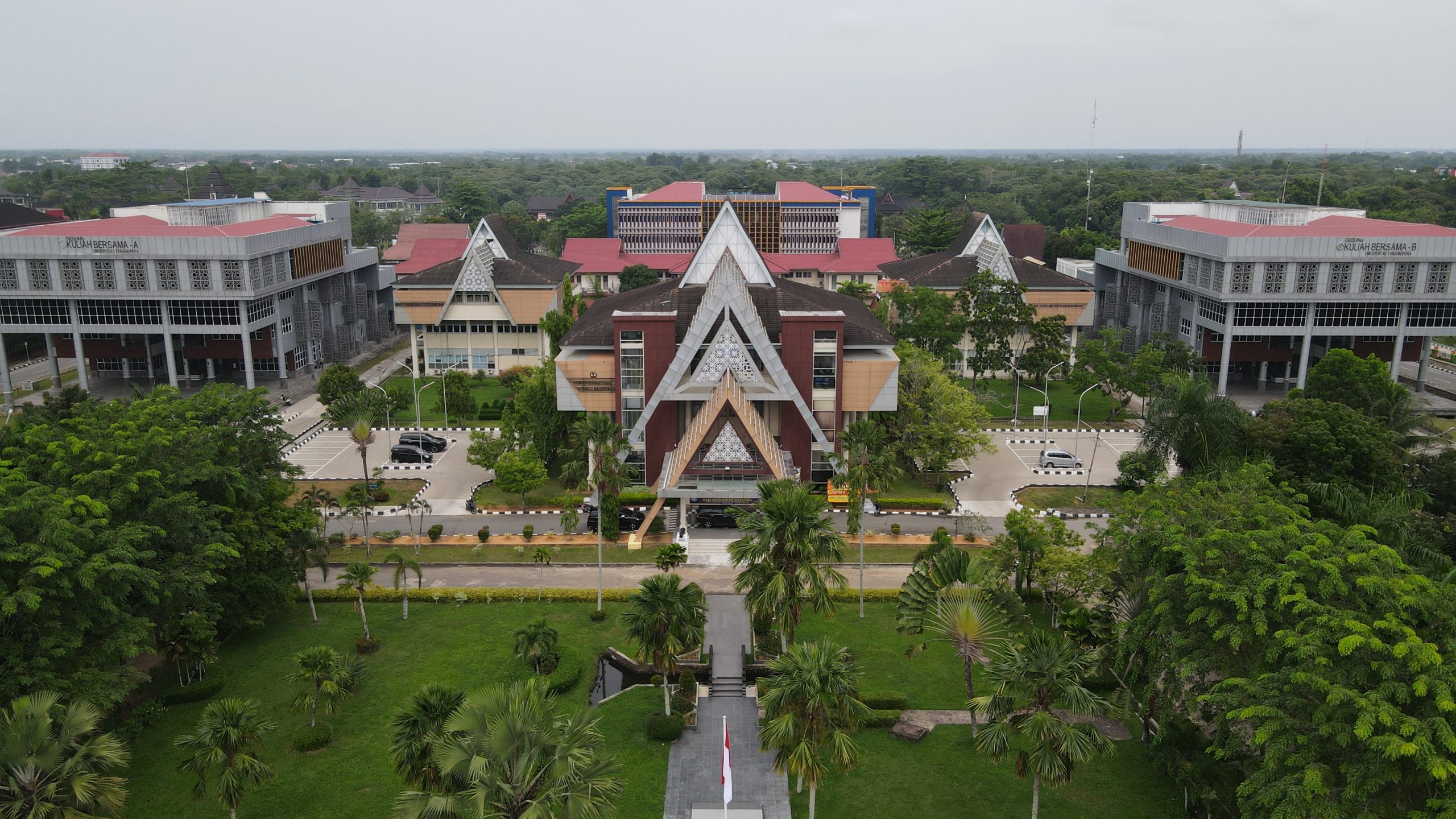 Universitas Tanjungpura Muncaki Posisi Terbaik di Kalimantan Menyambut Tahun 2024