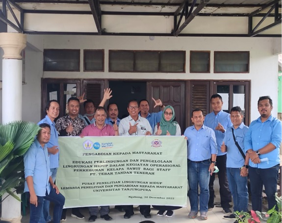 Pusat Penelitian Lingkungan Hidup UNTAN Melaksanakan PKM Edukasi Hukum Dalam Kegiatan Operasional Perusahaan Perkebunan Di Kabupaten Landak