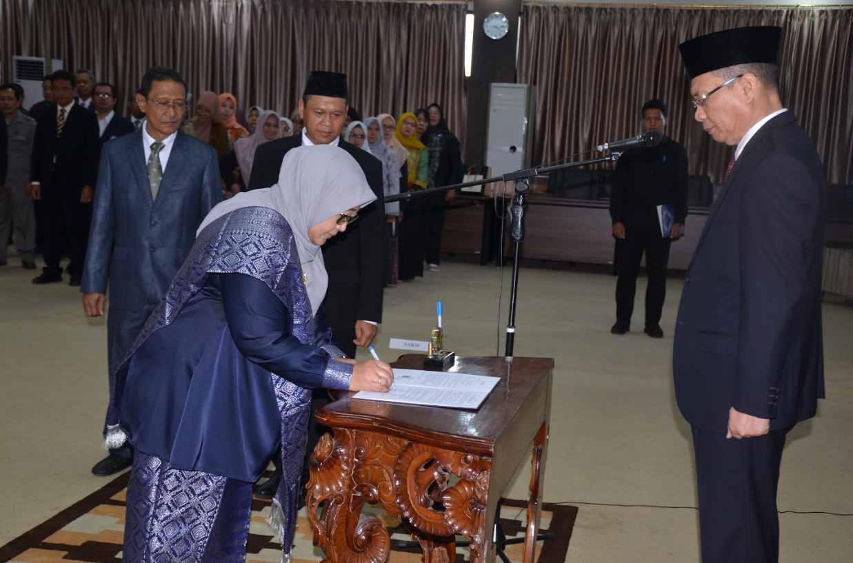 Rektor UNTAN Lantik Dekan Fakultas Kedokteran Periode 2024-2028