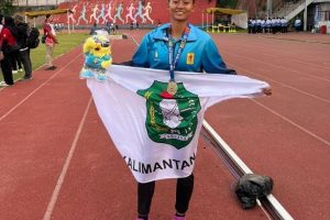 pomnas medali perak