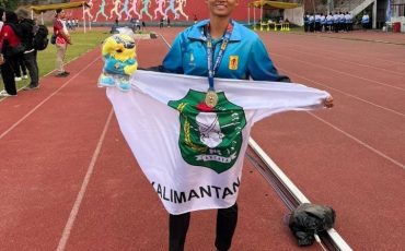 pomnas medali perak