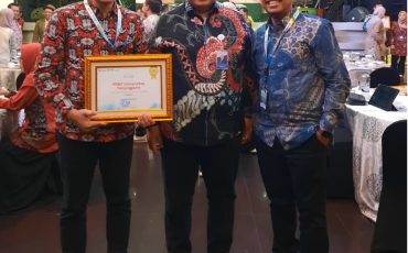 Perwakilan PPIIBT Untan bersama Direktur Utama LPDB Kemenkop RI dalam Monev Program Inkubasi LPDB 2025